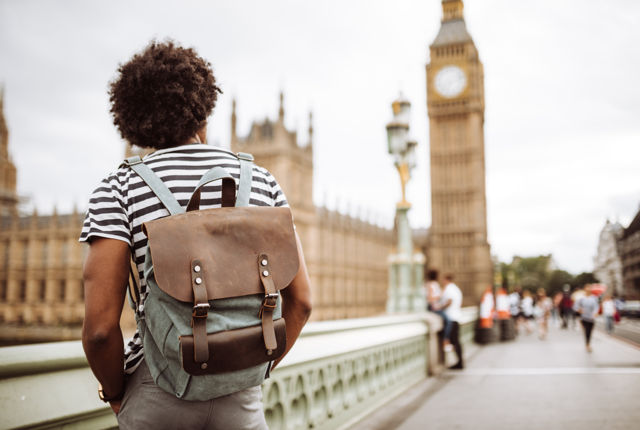 Happy People Packing London 5.png__PID:0b8cd190-2dbd-4ab6-b9b1-cc5b34280010